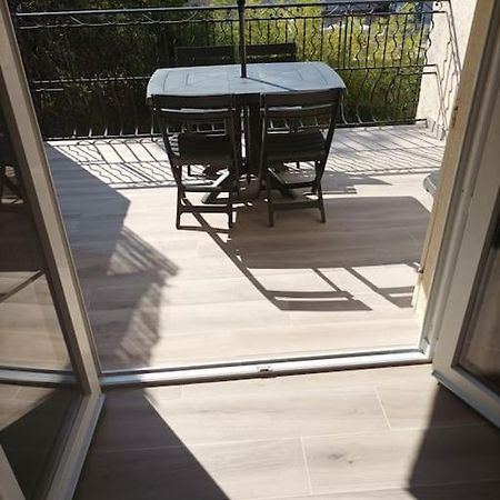 Studio Meuble Climatise Avec Terrasse ดรากิญญ็อง ภายนอก รูปภาพ