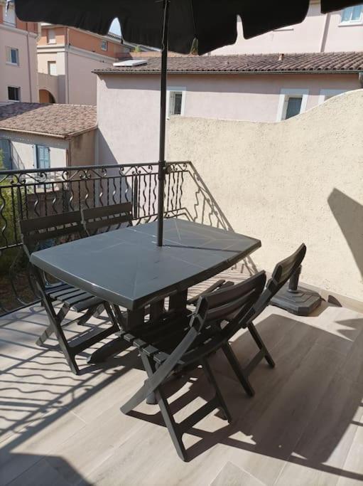 Studio Meuble Climatise Avec Terrasse ดรากิญญ็อง ภายนอก รูปภาพ