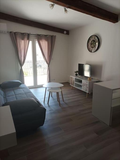 Studio Meuble Climatise Avec Terrasse ดรากิญญ็อง ภายนอก รูปภาพ